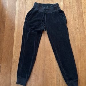 Lululemon charcoal grey velour bottoms